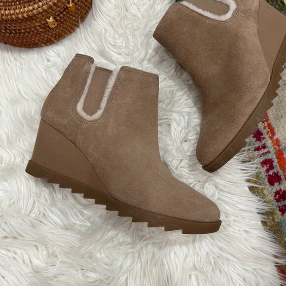 Koolaburra by UGG Tan Suede Yonela Wedge Ankle Boots Booties 10 Style 1124193 - Picture 2 of 9